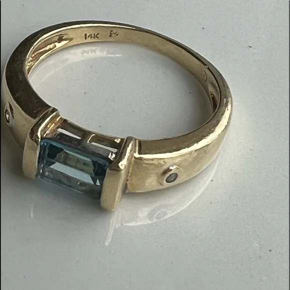 14 kt Gold Ring with Light Blue Aquamarine Baguette Cut Bezel Set w/2 Diamonds - Picture 6 of 7